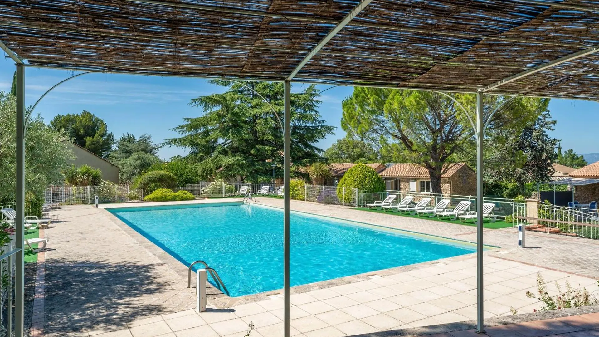 Small Stone Mas T2 In A Tourist Residence La Roque-sur-Pernes France
