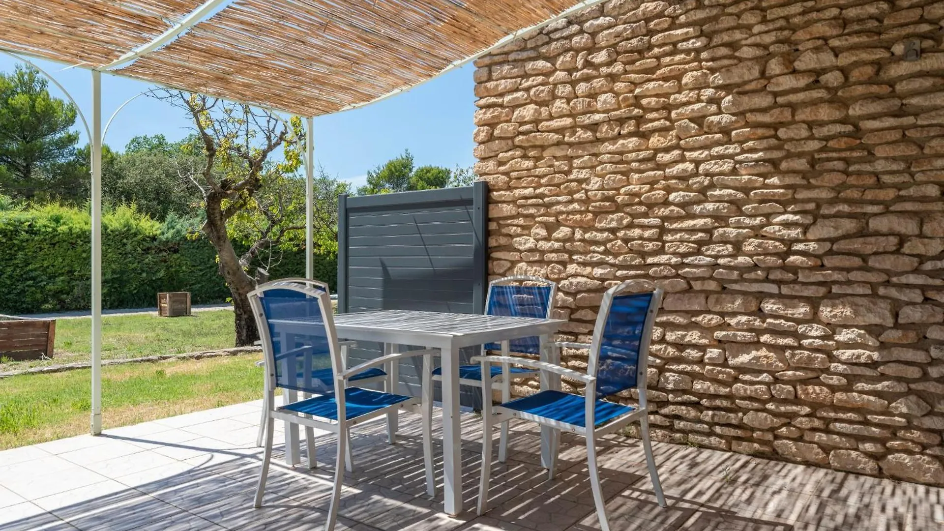 Small Stone Mas T2 In A Tourist Residence La Roque-sur-Pernes 0*,