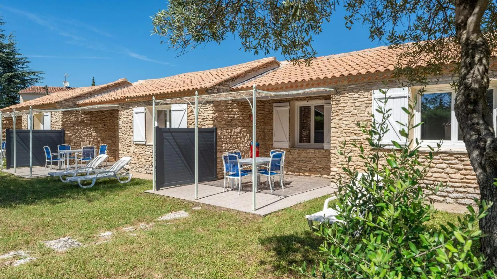 Small Stone Mas T2 In A Tourist Residence La Roque-sur-Pernes