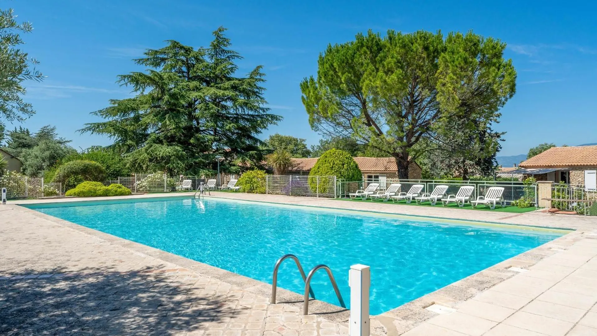 Small Stone Mas T2 In A Tourist Residence La Roque-sur-Pernes