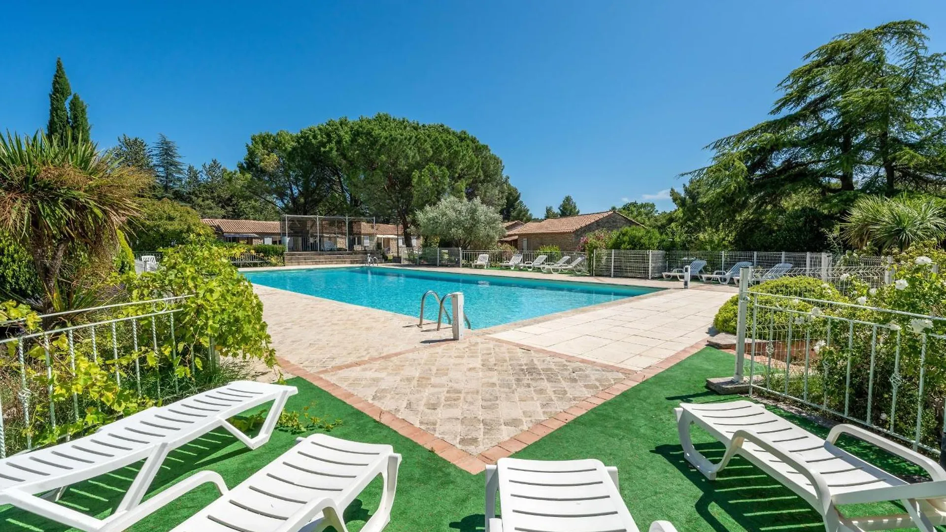 Small Stone Mas T2 In A Tourist Residence La Roque-sur-Pernes