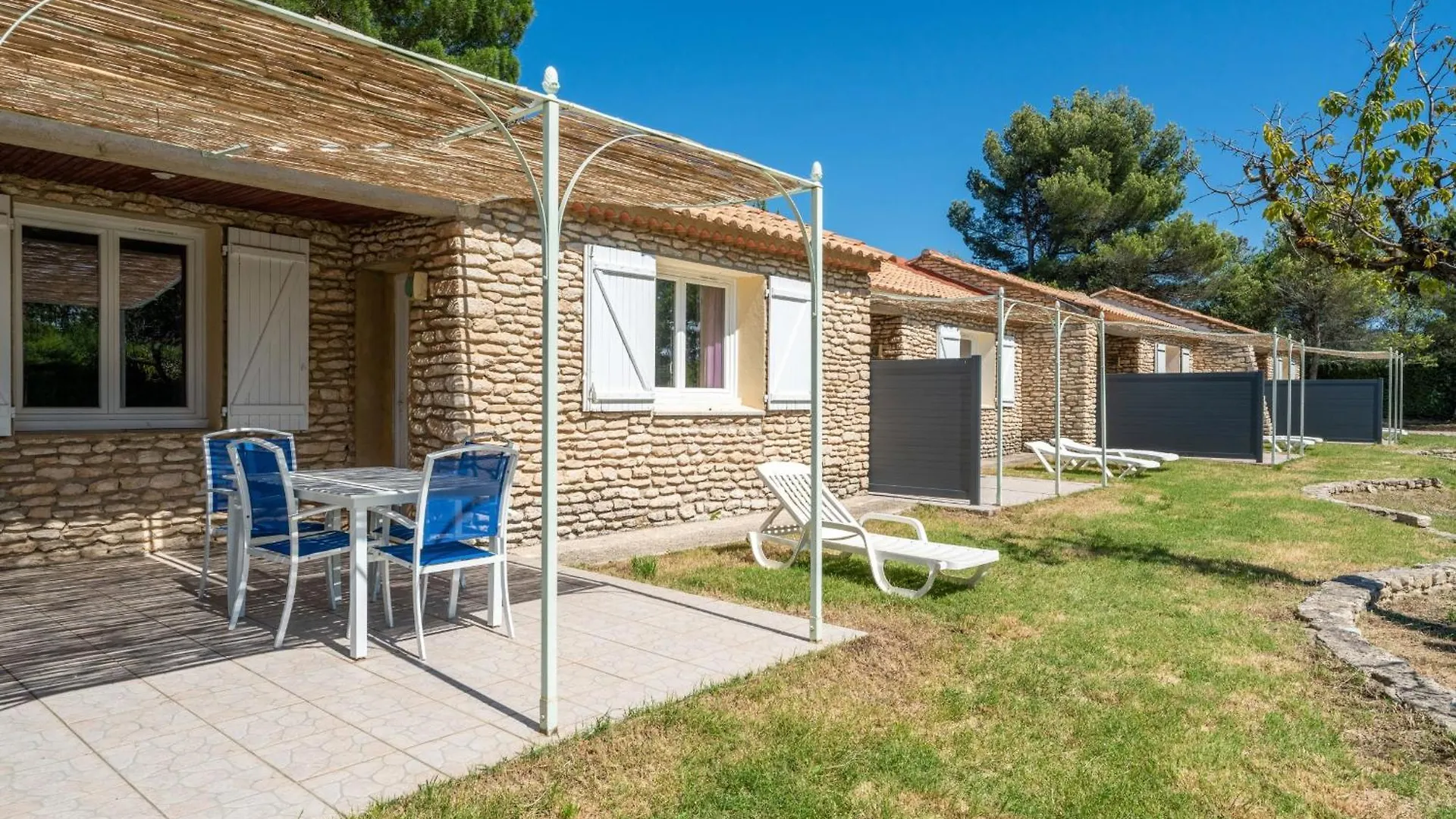 Small Stone Mas T2 In A Tourist Residence La Roque-sur-Pernes
